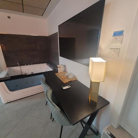 Yalarent Malina Motel In 提比里亞 外观 照片