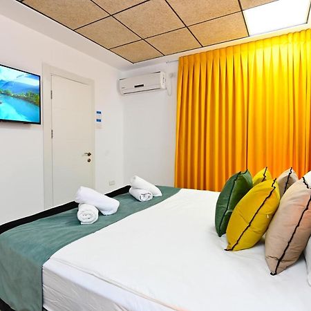 Yalarent Malina Motel In 提比里亞 外观 照片