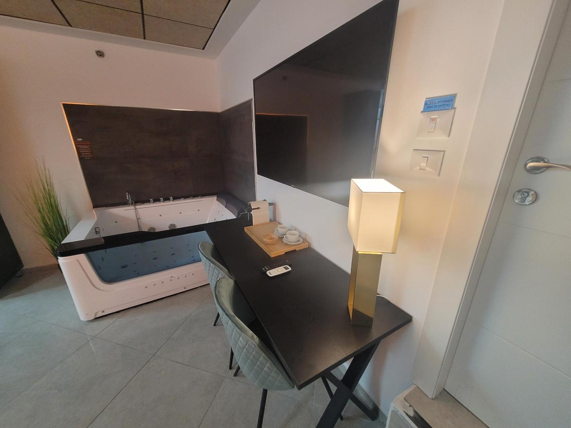 Yalarent Malina Motel In 提比里亞 外观 照片